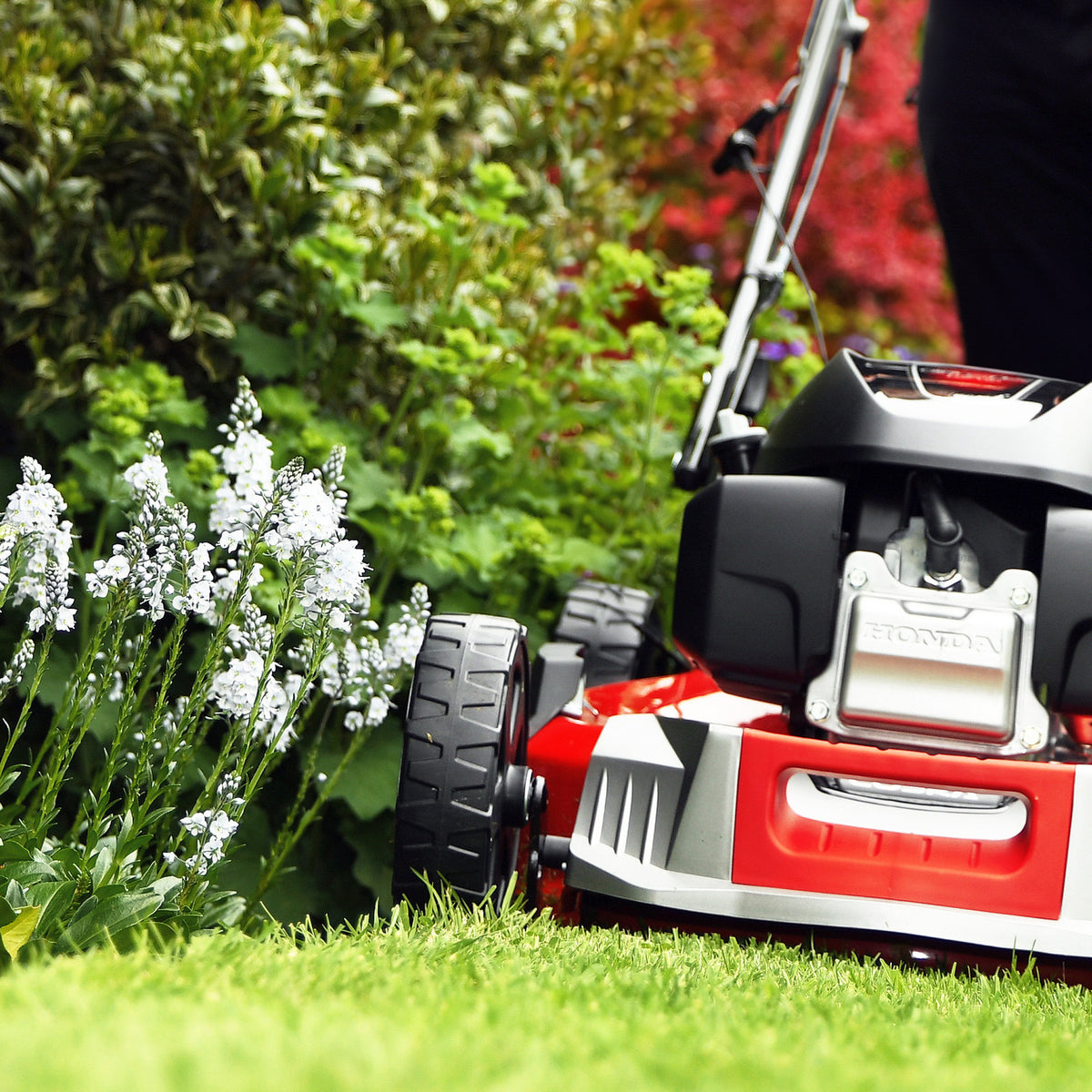 Cobra MM48SPH 48cm Self Propelled Petrol Lawnmower
